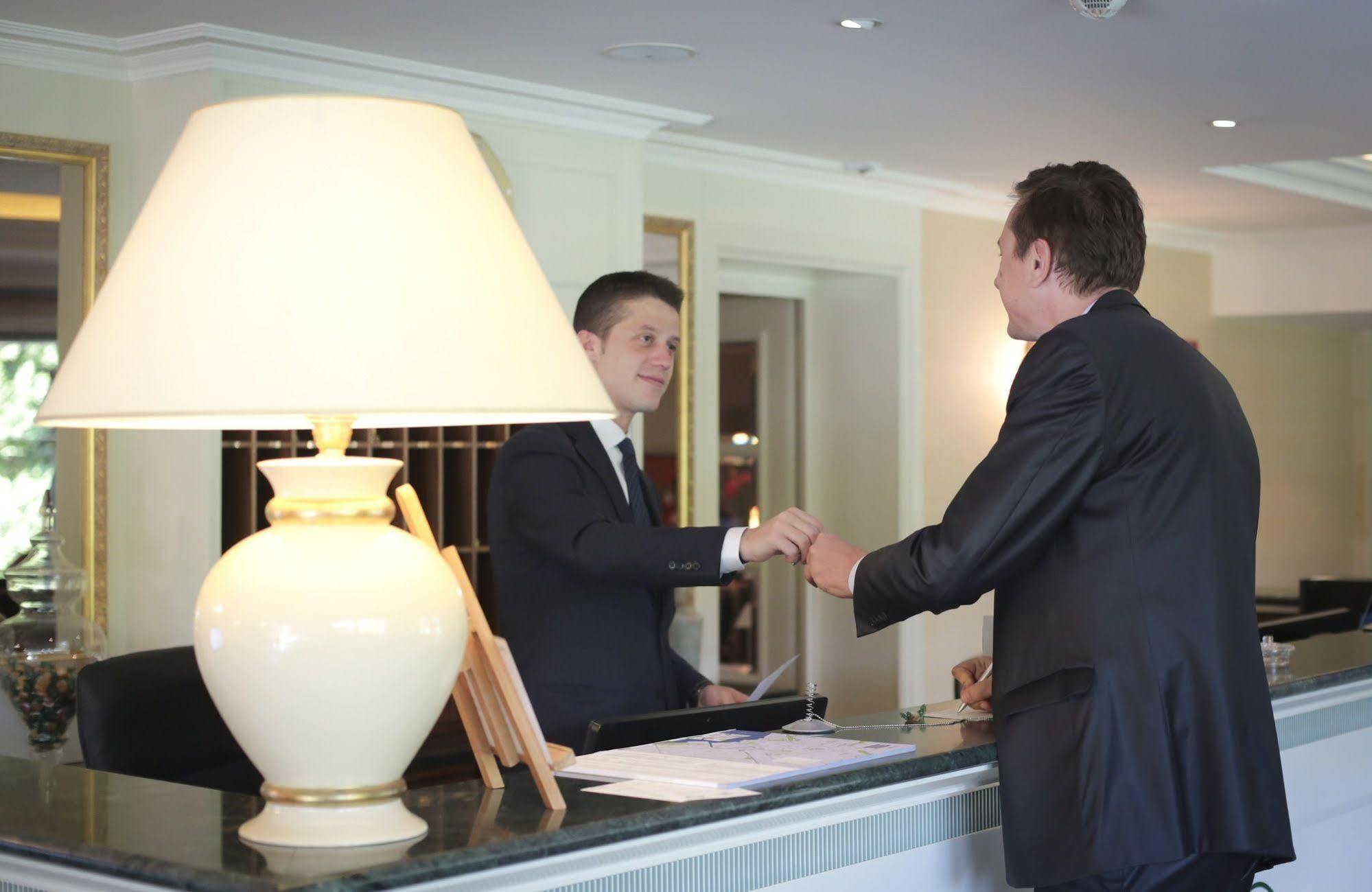 Hotel La Prairie, Swiss Bike Hotel อีแวร์ดง-เล-แบ็ง ภายนอก รูปภาพ
