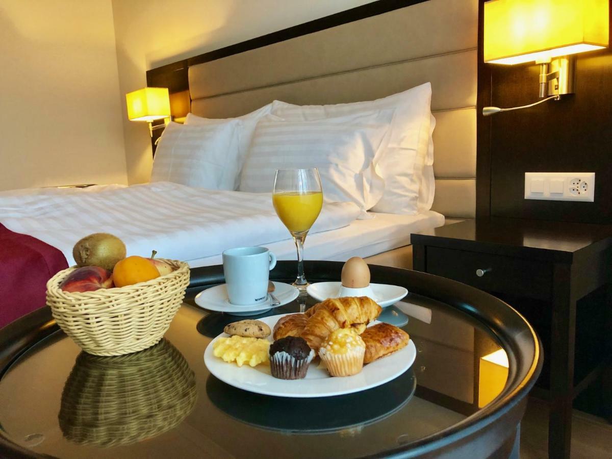 Hotel La Prairie, Swiss Bike Hotel อีแวร์ดง-เล-แบ็ง ภายนอก รูปภาพ